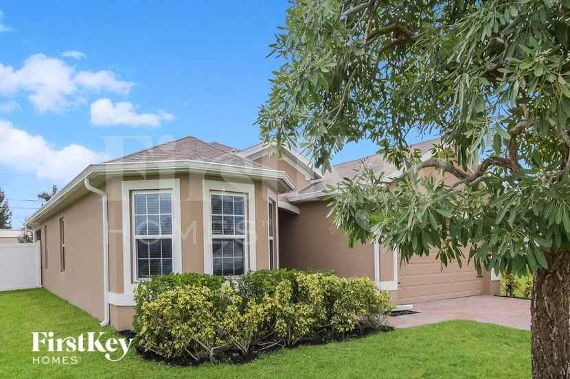 2532 Sw 9th Pl - Photo 2 of 15