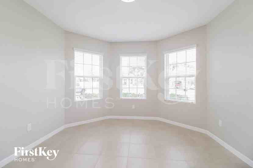 2532 Sw 9th Pl - Photo 5 of 15