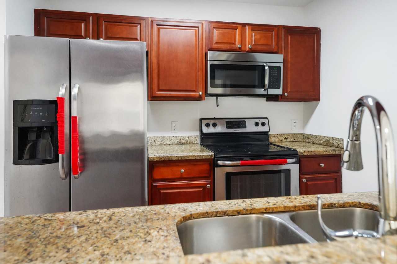 5070 Elmhurst Rd - Photo 6 of 16