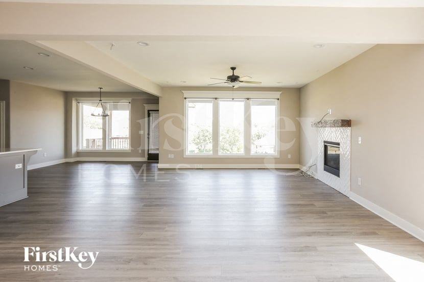 2217 Ne Janessa Dr - Photo 2 of 15