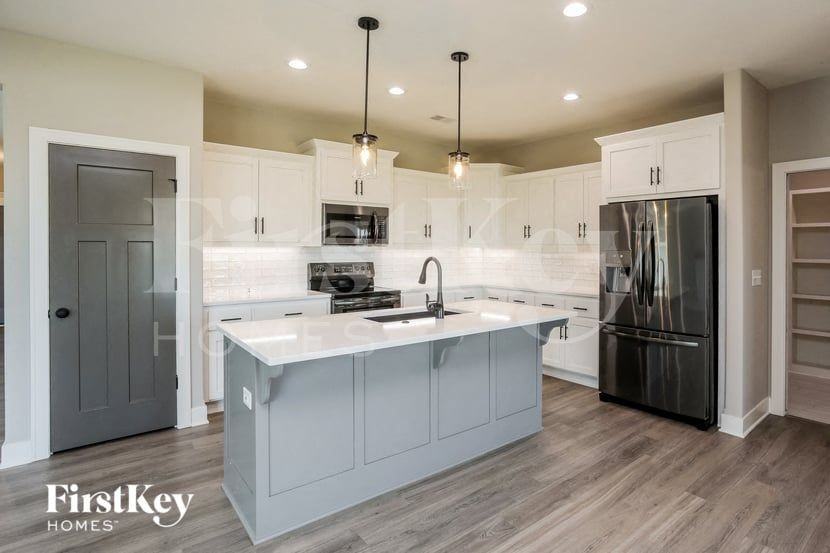 2217 Ne Janessa Dr - Photo 4 of 15