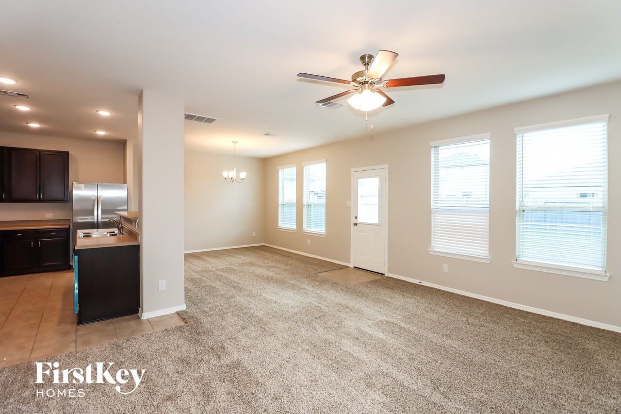 9935 Yanet Grove Ln - Photo 4 of 15