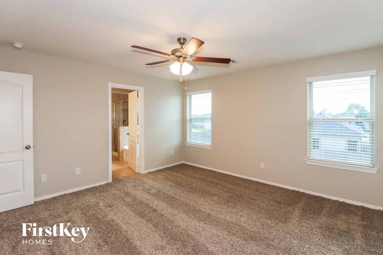 9935 Yanet Grove Ln - Photo 7 of 15