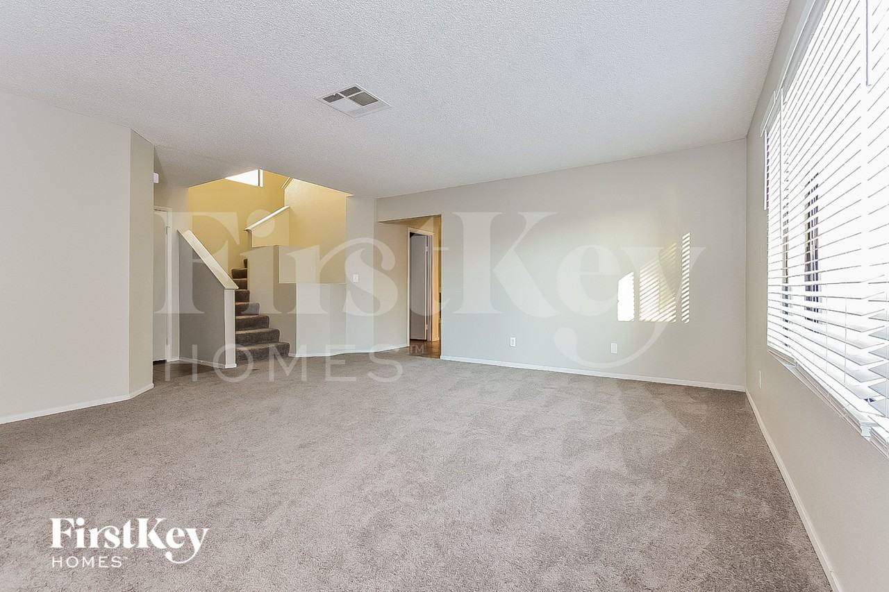 1335 Clagett Ln - Photo 4 of 15