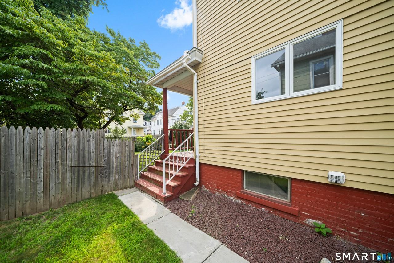 44 Bigelow Ave - Photo 4 of 34