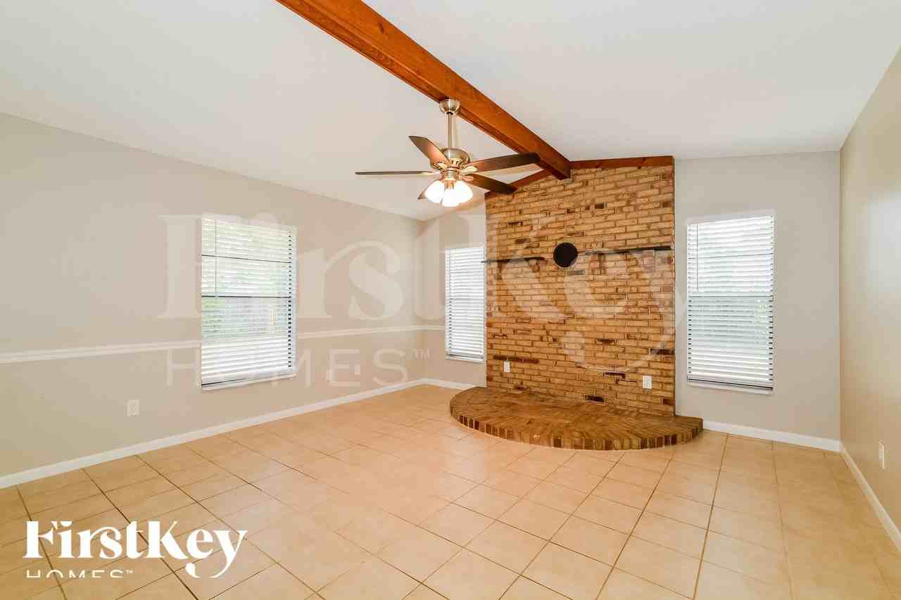 1257 Poinsettia Dr - Photo 2 of 17