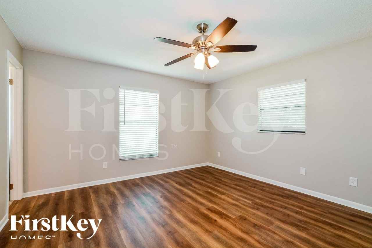 1257 Poinsettia Dr - Photo 7 of 17