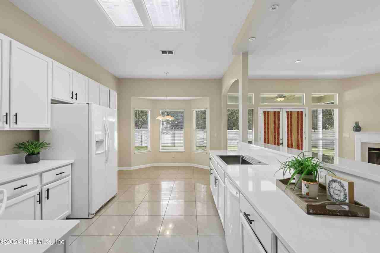2070 Thornhill Dr - Photo 6 of 39