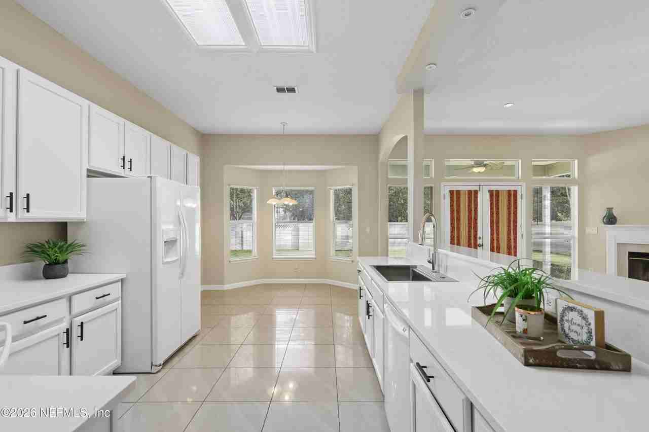 2070 Thornhill Dr - Photo 7 of 39