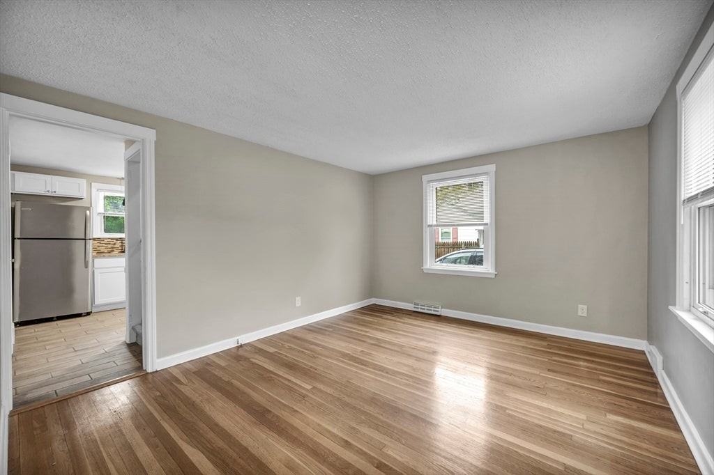 118 Pilgrim Rd - Photo 3 of 15