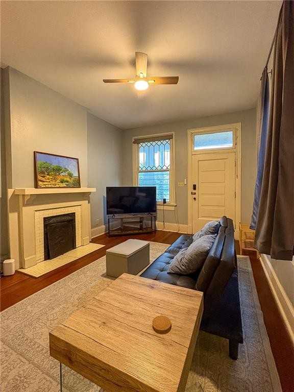 7816 S Claiborne Ave - Photo 3 of 14