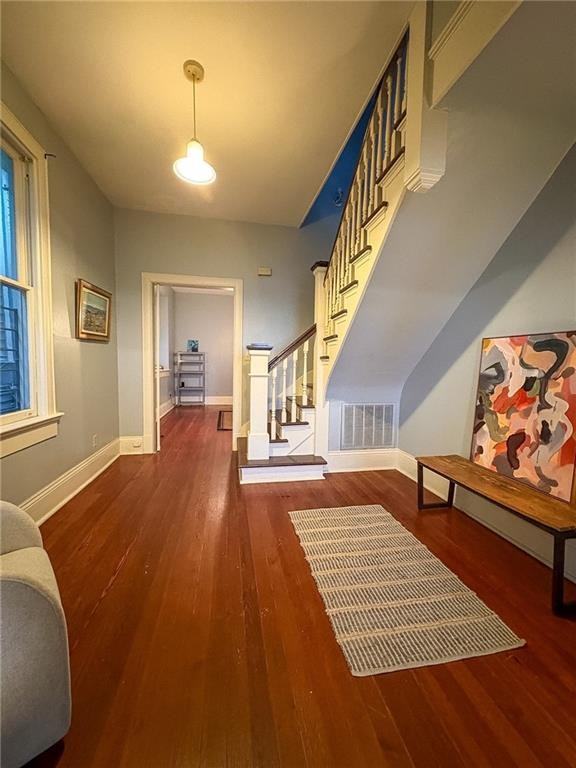 7816 S Claiborne Ave - Photo 4 of 14