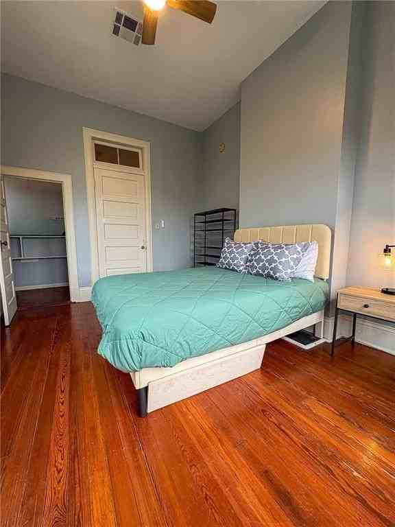 7816 S Claiborne Ave - Photo 7 of 14