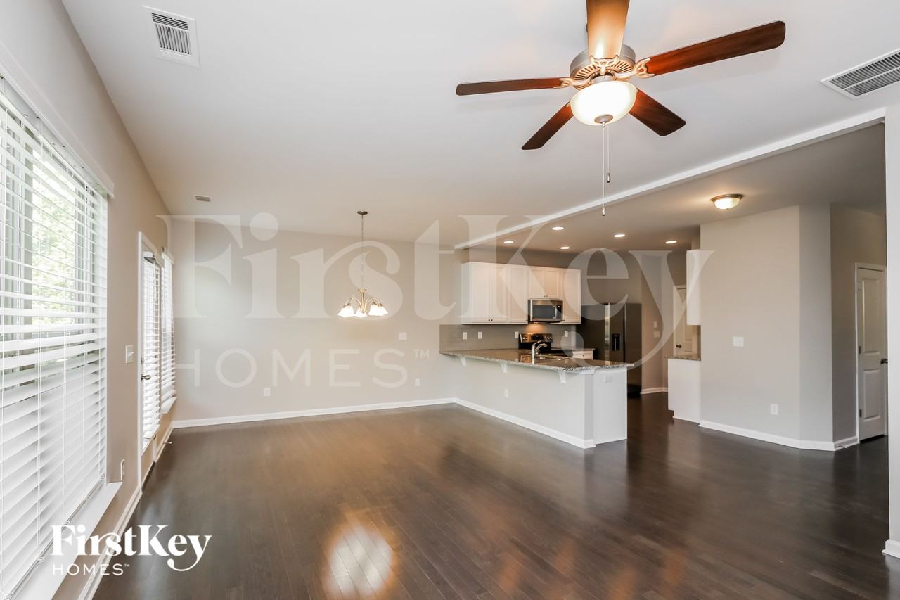 2139 Charcoal Ives Rd - Photo 4 of 15