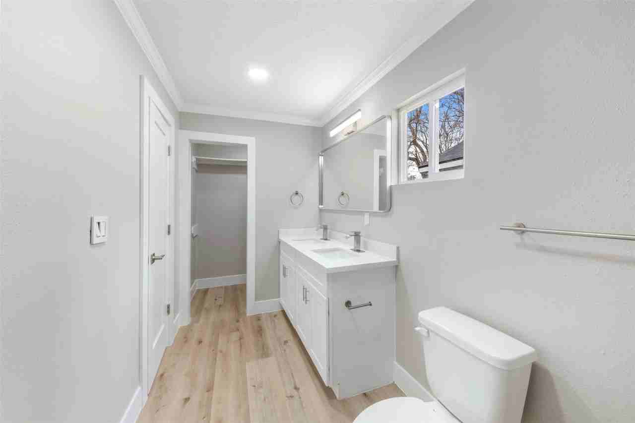 219 E James St - Photo 3 of 10