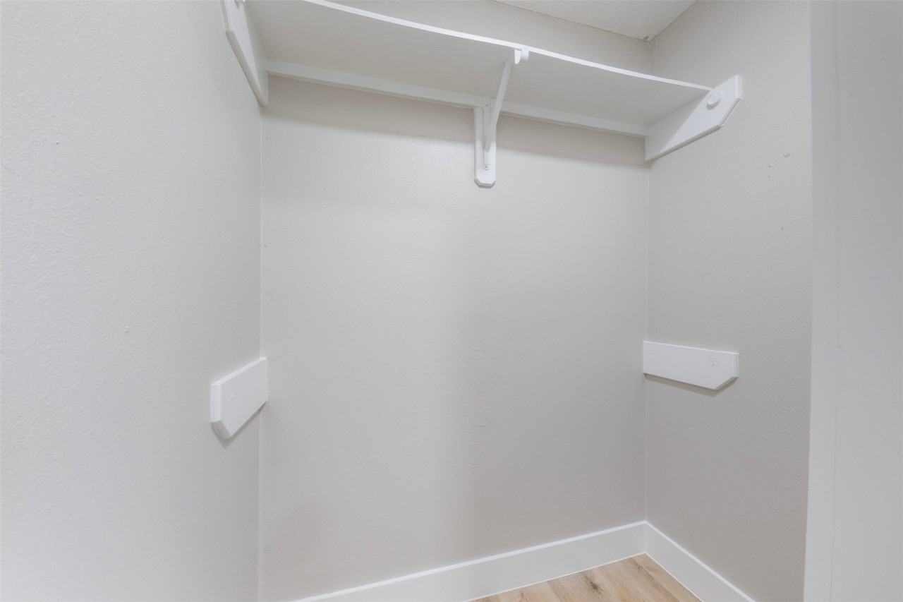 219 E James St - Photo 4 of 10
