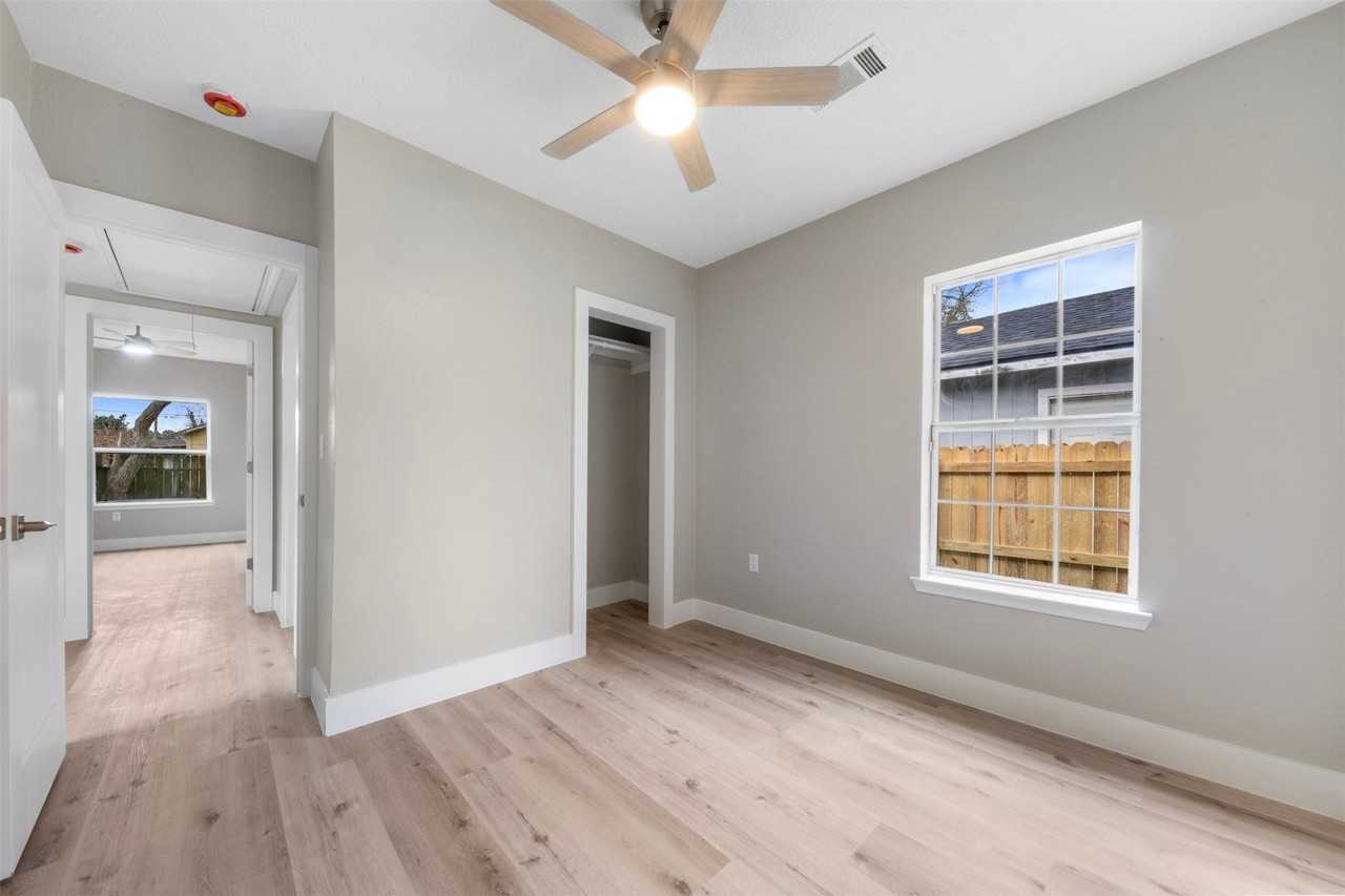 219 E James St - Photo 5 of 10