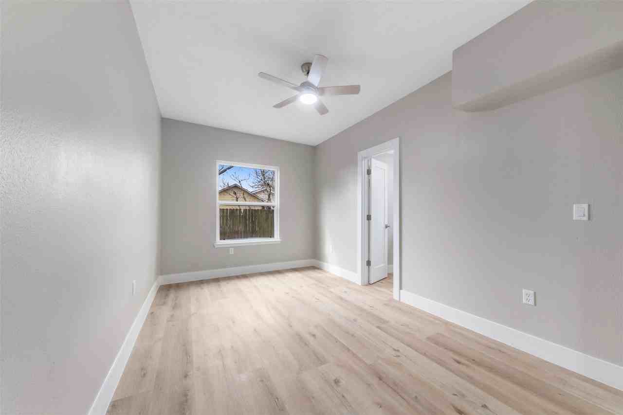 219 E James St - Photo 7 of 10