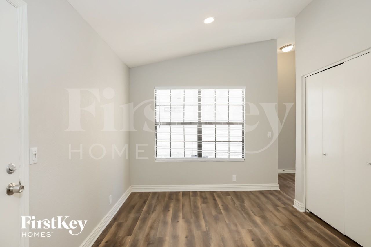 3717 W Tierra Buena Ln - Photo 5 of 15