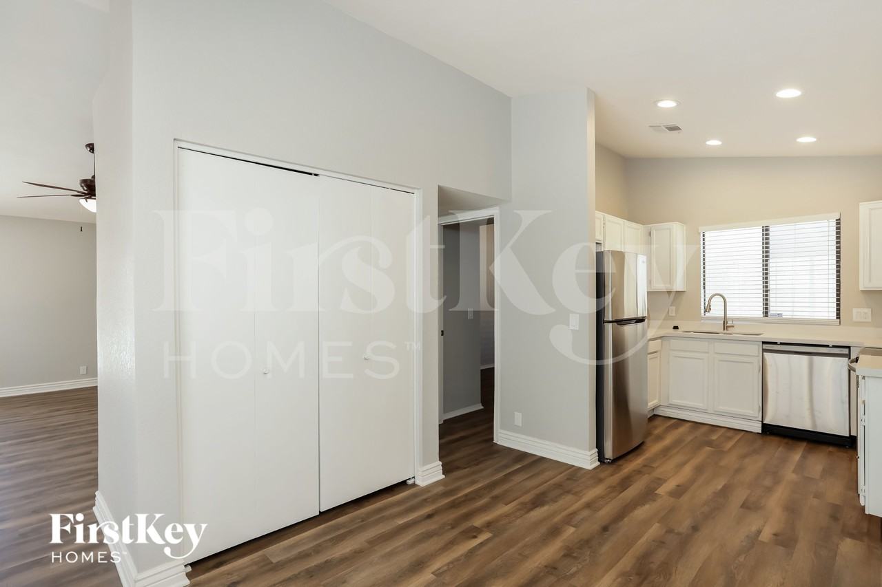 3717 W Tierra Buena Ln - Photo 6 of 15