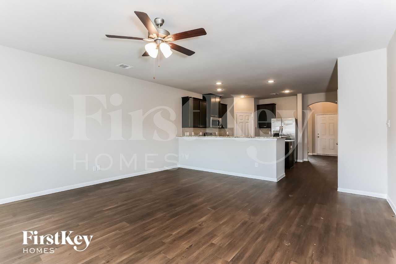 7215 Victorville Dr - Photo 4 of 15