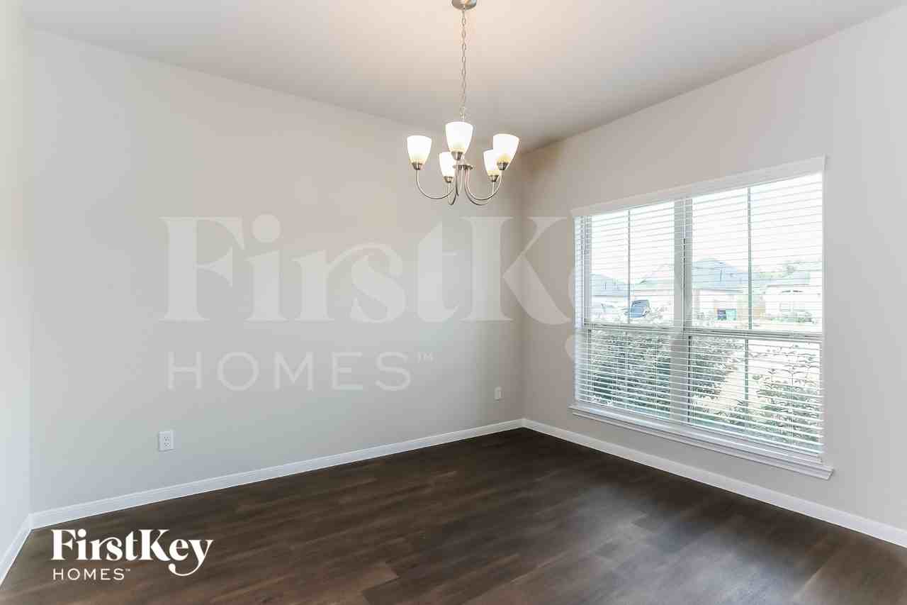 7215 Victorville Dr - Photo 5 of 15
