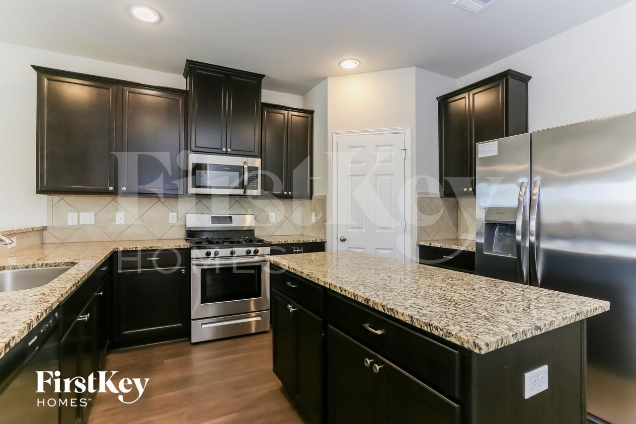7215 Victorville Dr - Photo 7 of 15