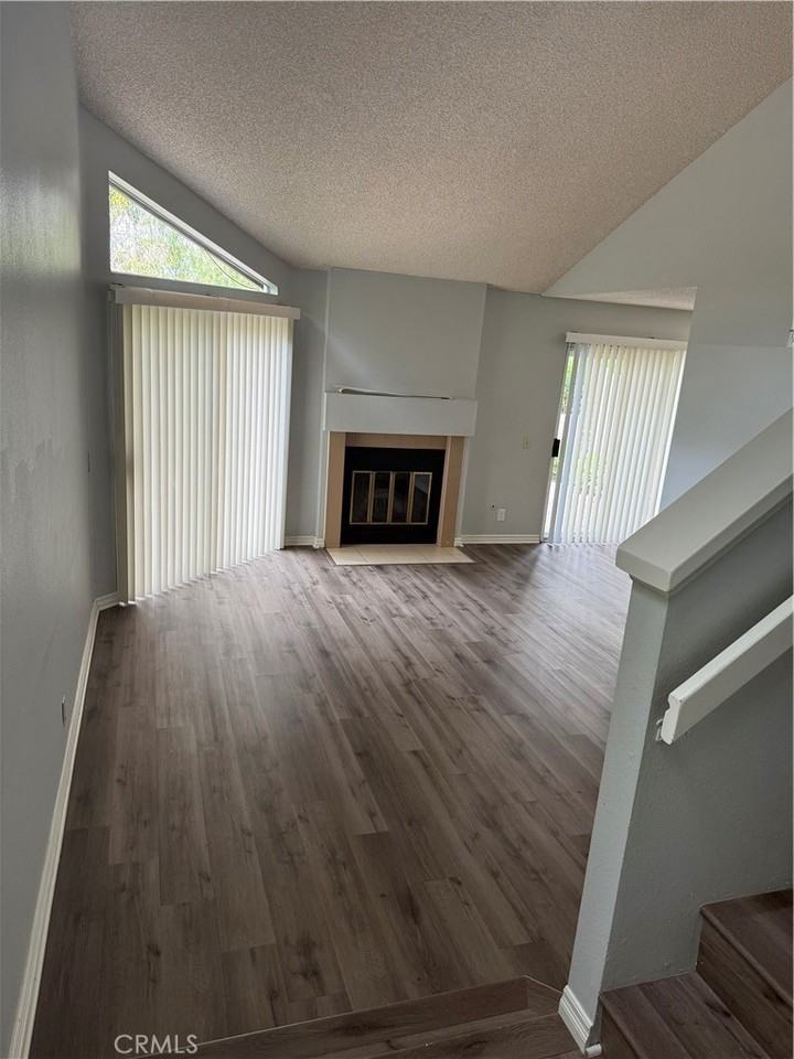 69 Stanford Ct - Photo 2 of 20