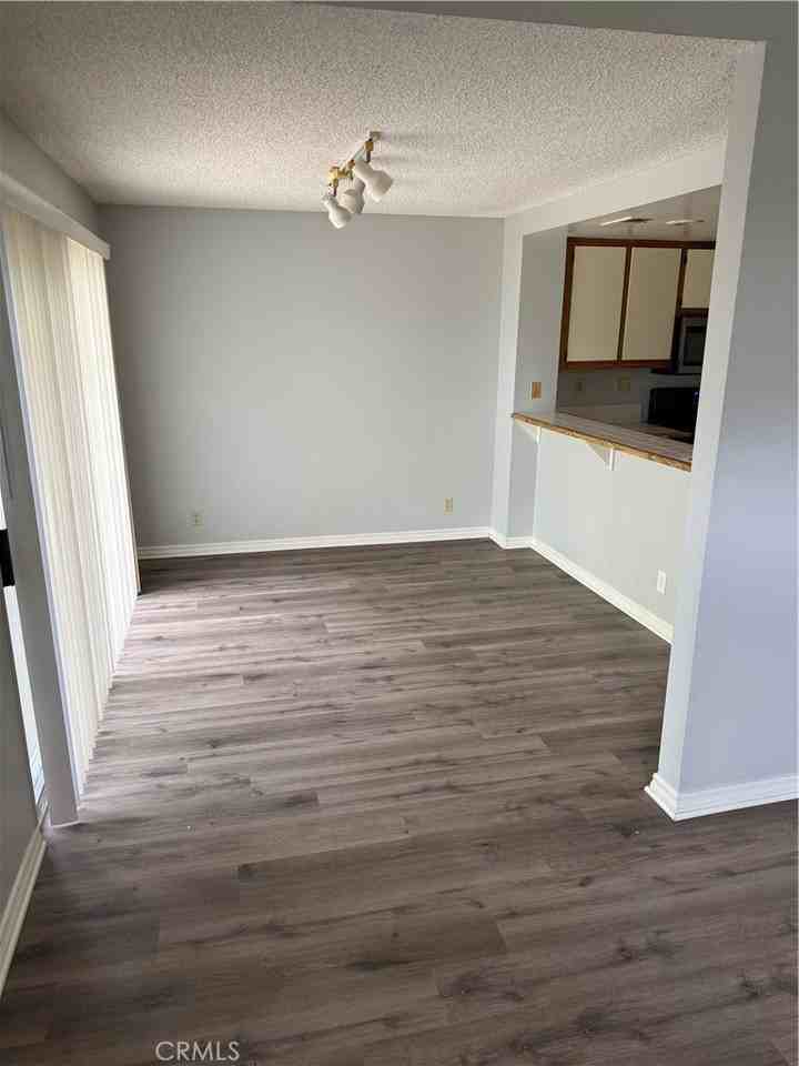 69 Stanford Ct - Photo 3 of 20