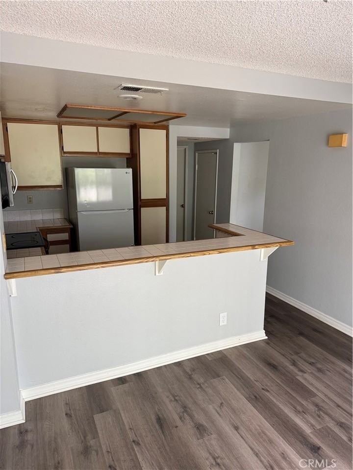 69 Stanford Ct - Photo 4 of 20