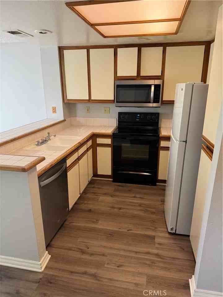 69 Stanford Ct - Photo 6 of 20