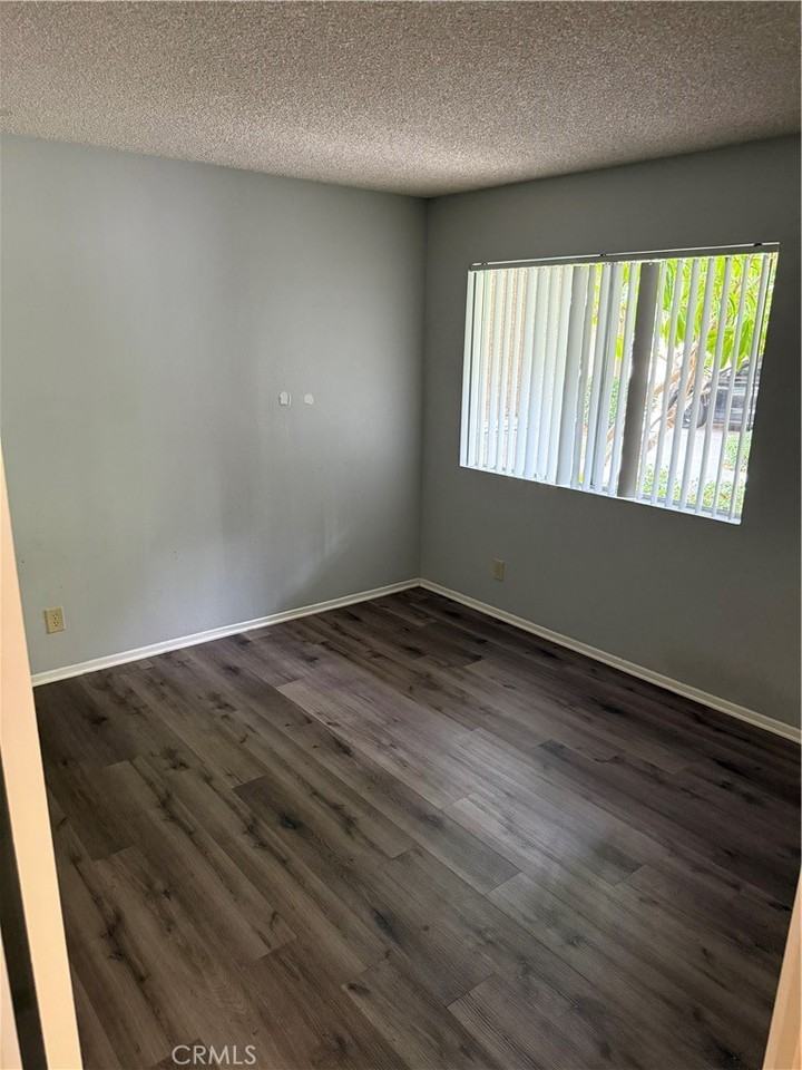 69 Stanford Ct - Photo 7 of 20