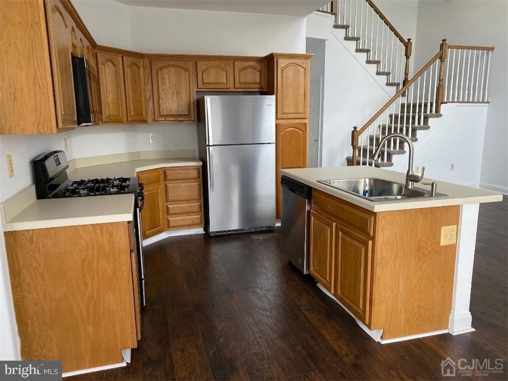 33 Marion Dr - Photo 3 of 17