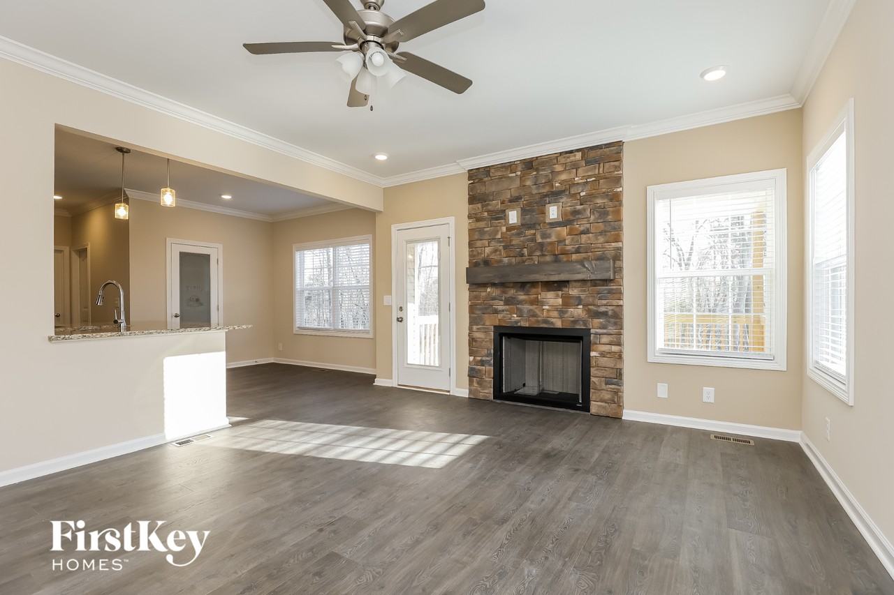 1061 Brightwood Ct - Photo 3 of 15