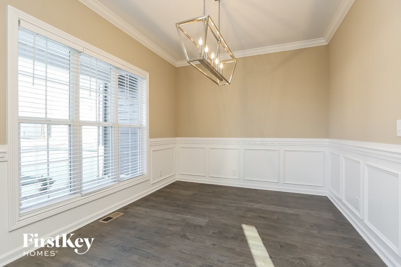 1061 Brightwood Ct - Photo 4 of 15