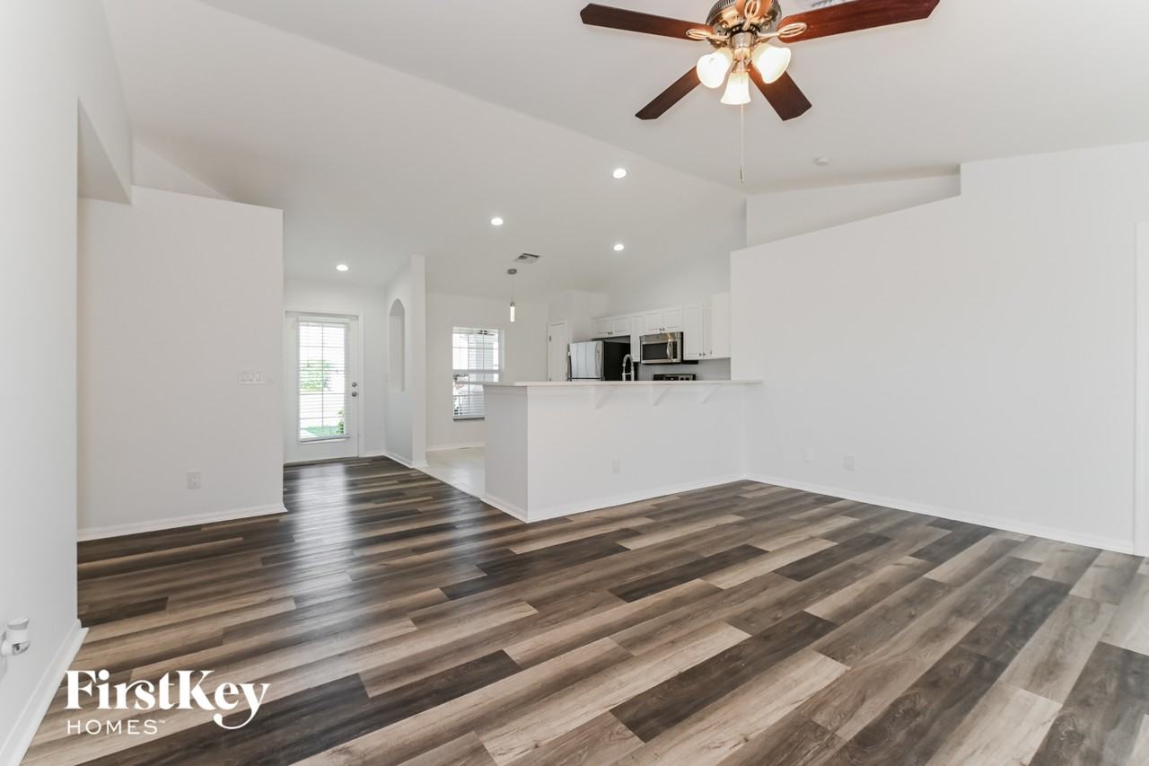 1319 Nw 13th Ave - Photo 4 of 15
