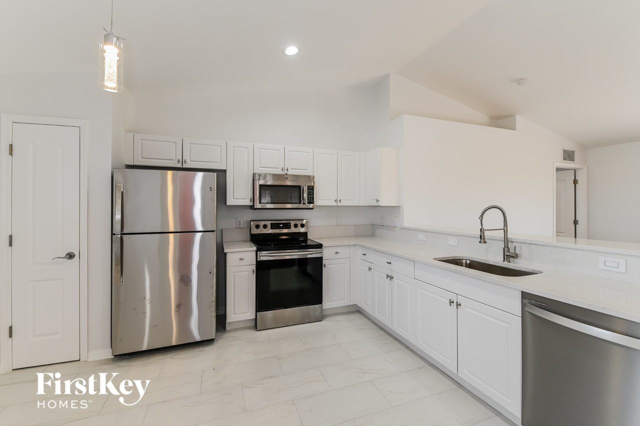1319 Nw 13th Ave - Photo 6 of 15