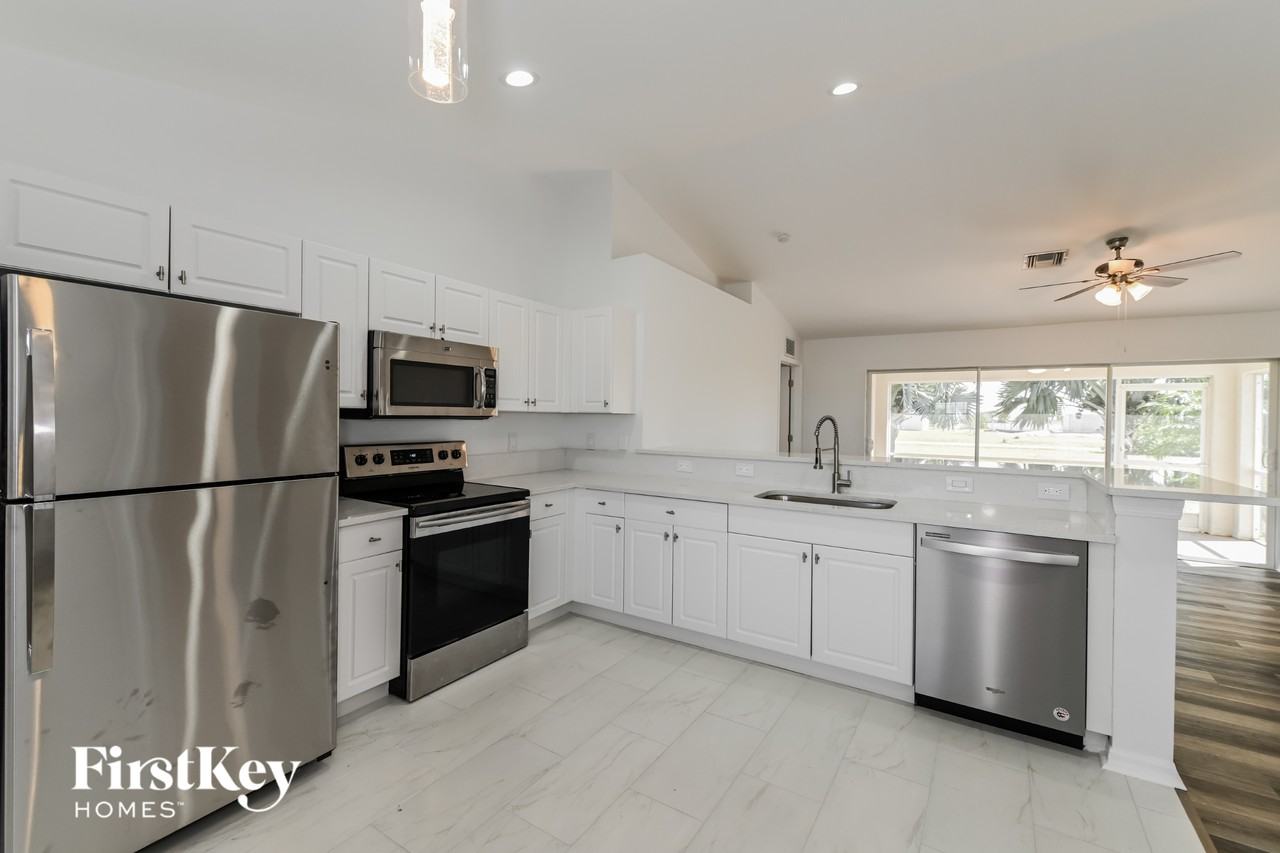 1319 Nw 13th Ave - Photo 7 of 15