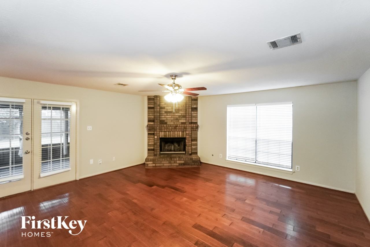 16810 Poplar Hill St - Photo 3 of 15