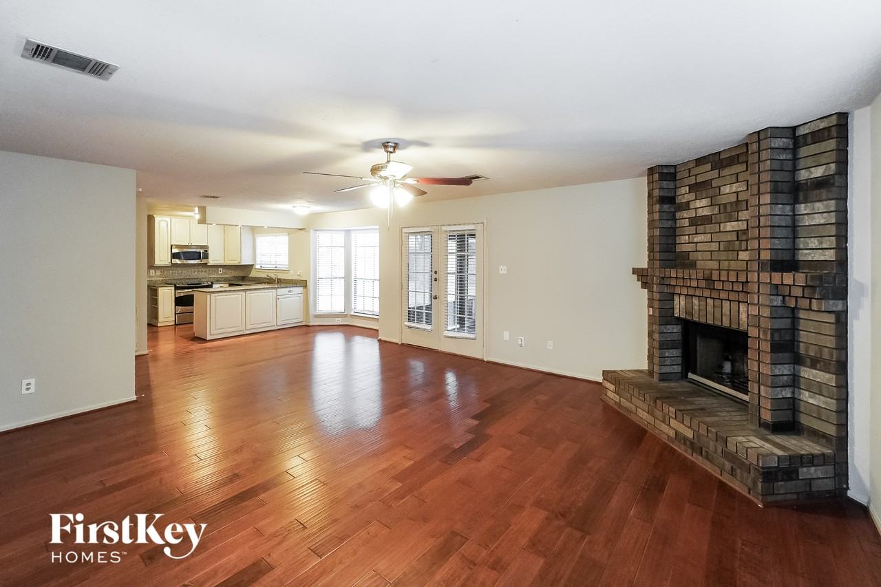 16810 Poplar Hill St - Photo 4 of 15