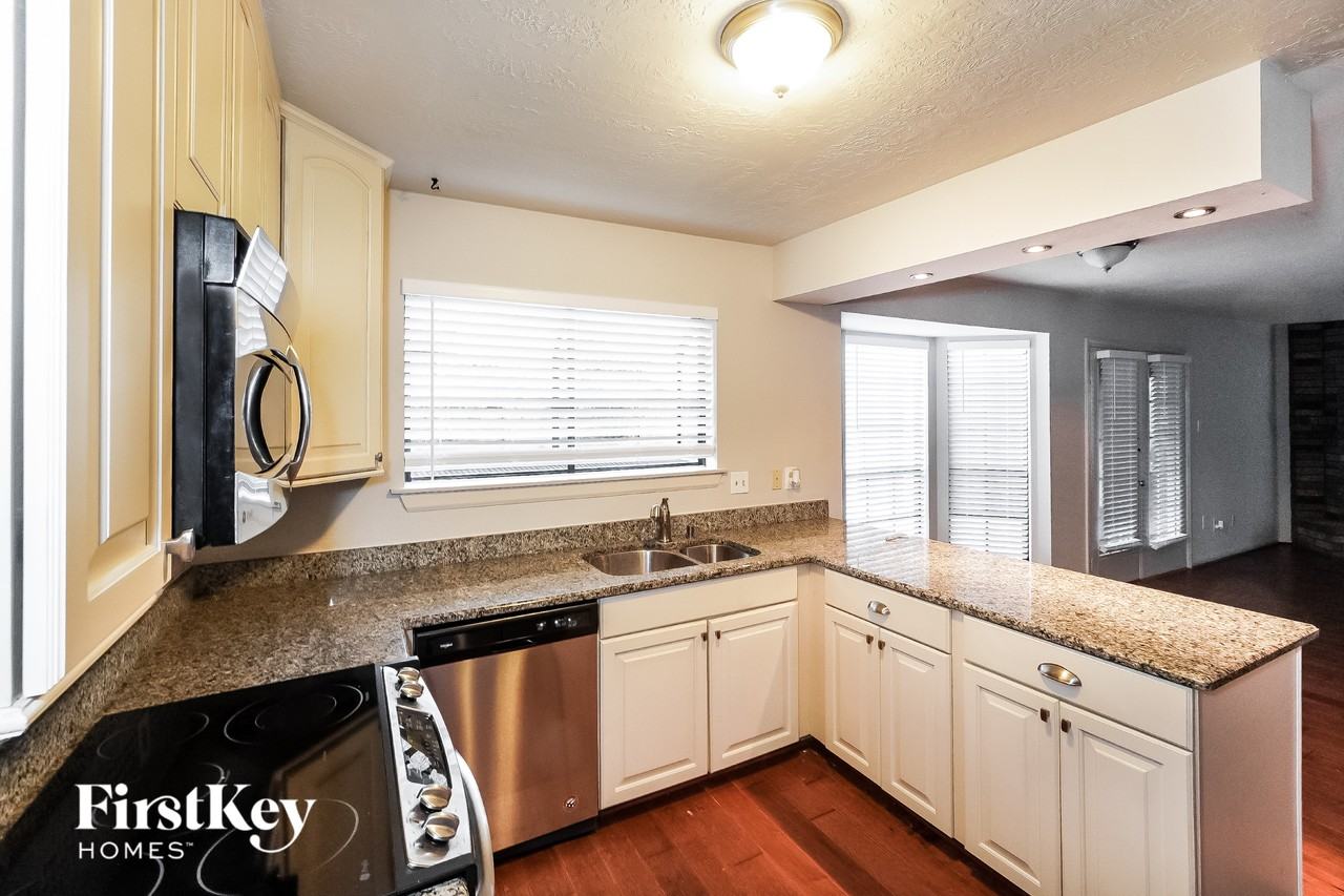 16810 Poplar Hill St - Photo 6 of 15