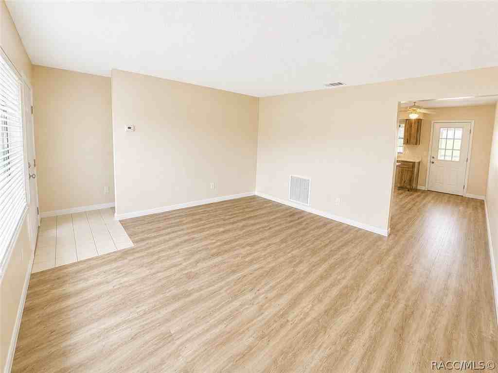 9476 W Green Bay Ln - Photo 2 of 17