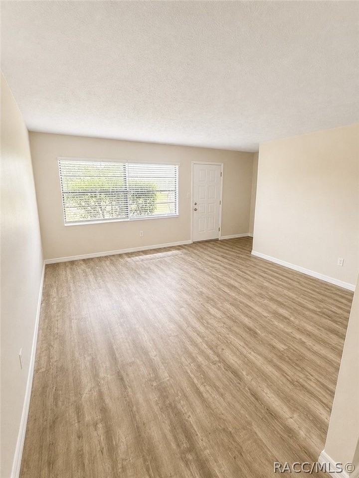 9476 W Green Bay Ln - Photo 3 of 17