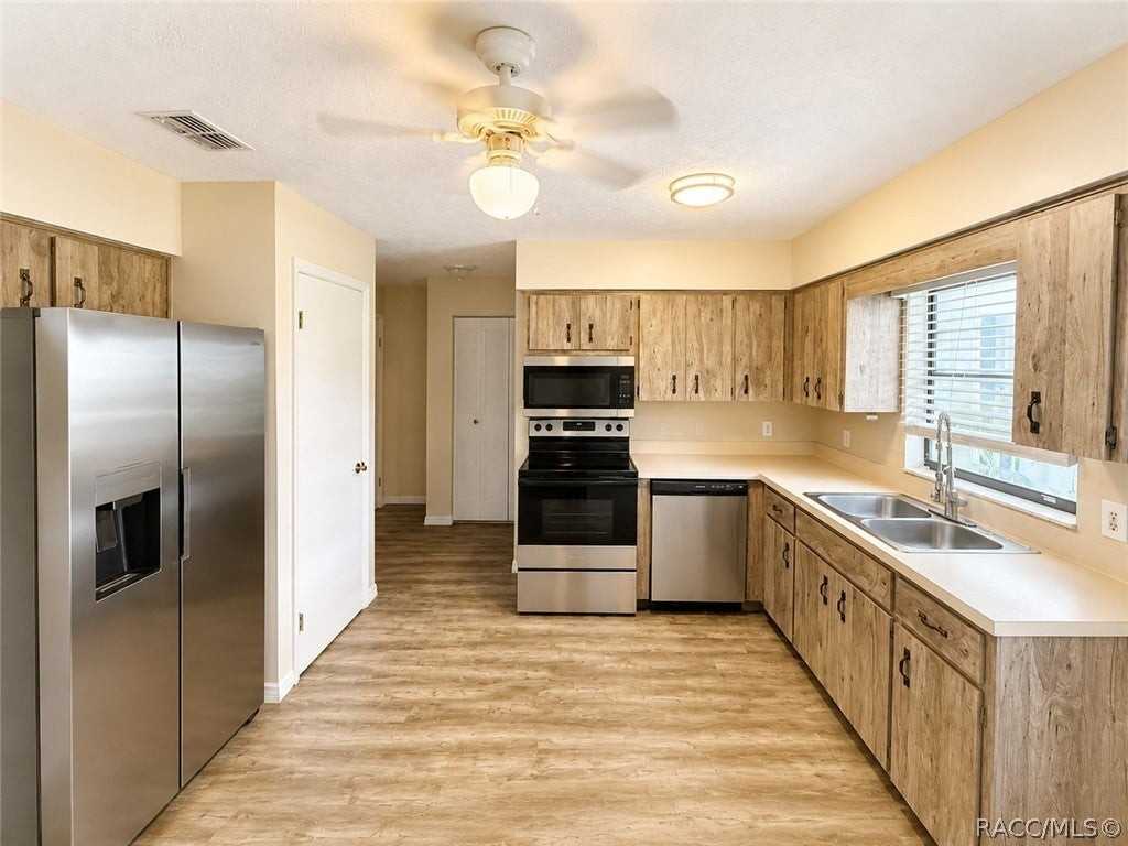 9476 W Green Bay Ln - Photo 4 of 17