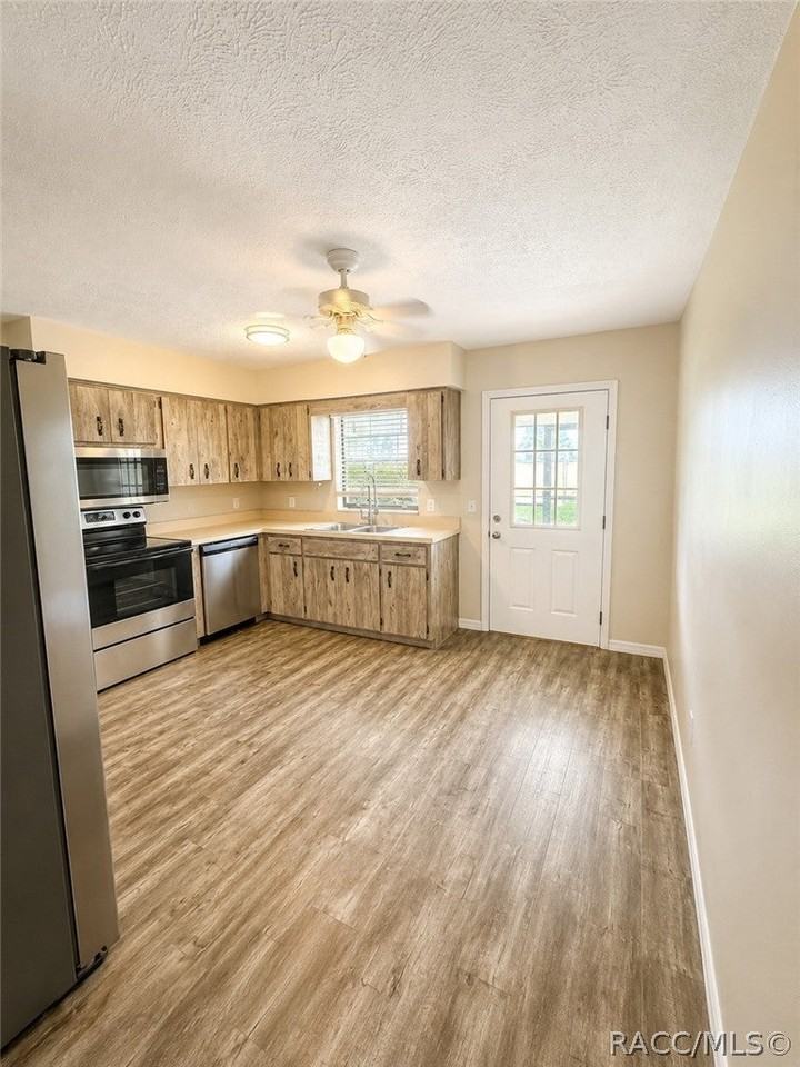 9476 W Green Bay Ln - Photo 5 of 17