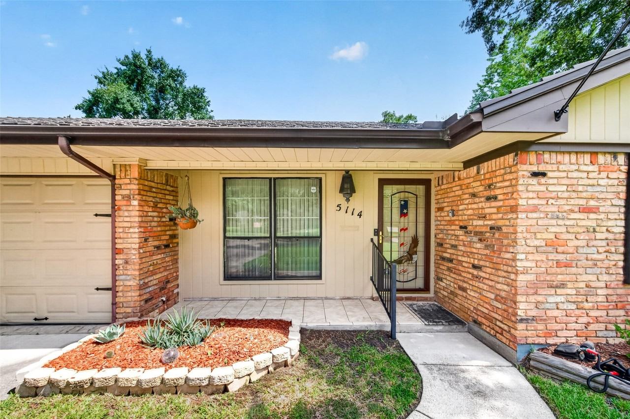 5114 Beechnut St - Photo 3 of 26