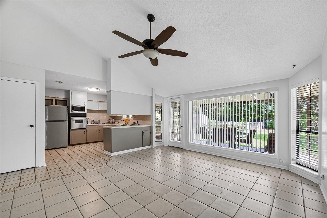 5114 Beechnut St - Photo 7 of 26