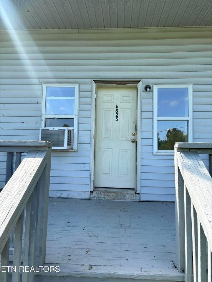 825 Siluria St - Photo 3 of 8