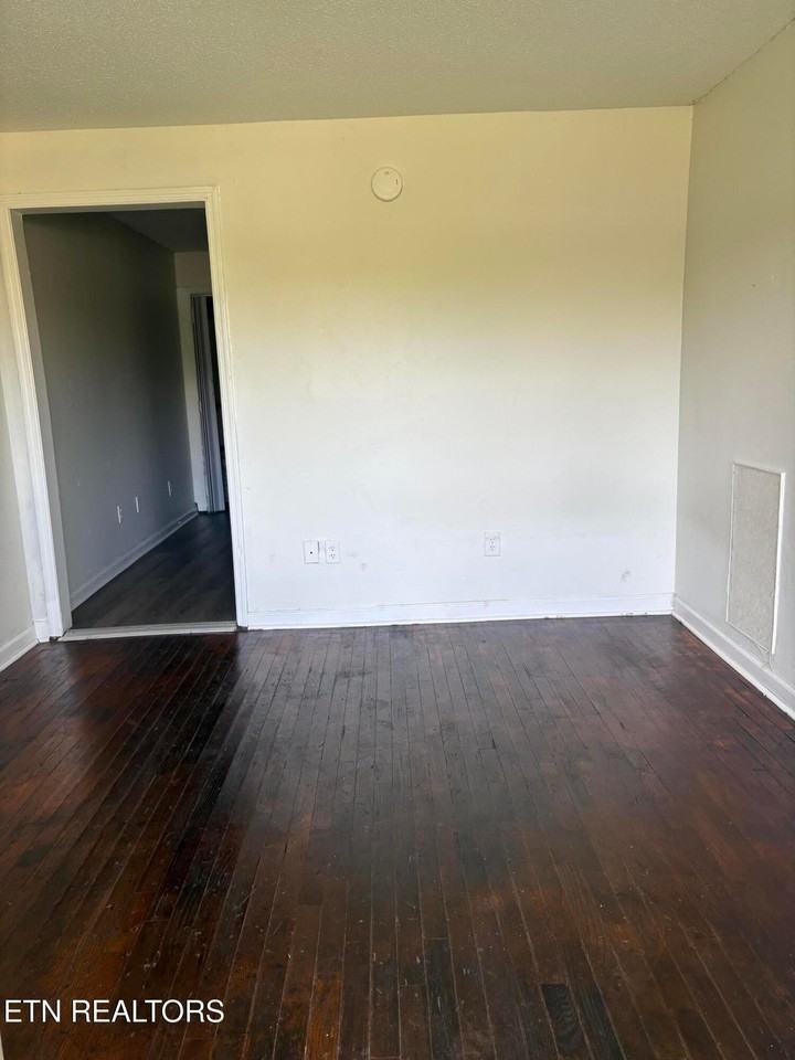 825 Siluria St - Photo 5 of 8