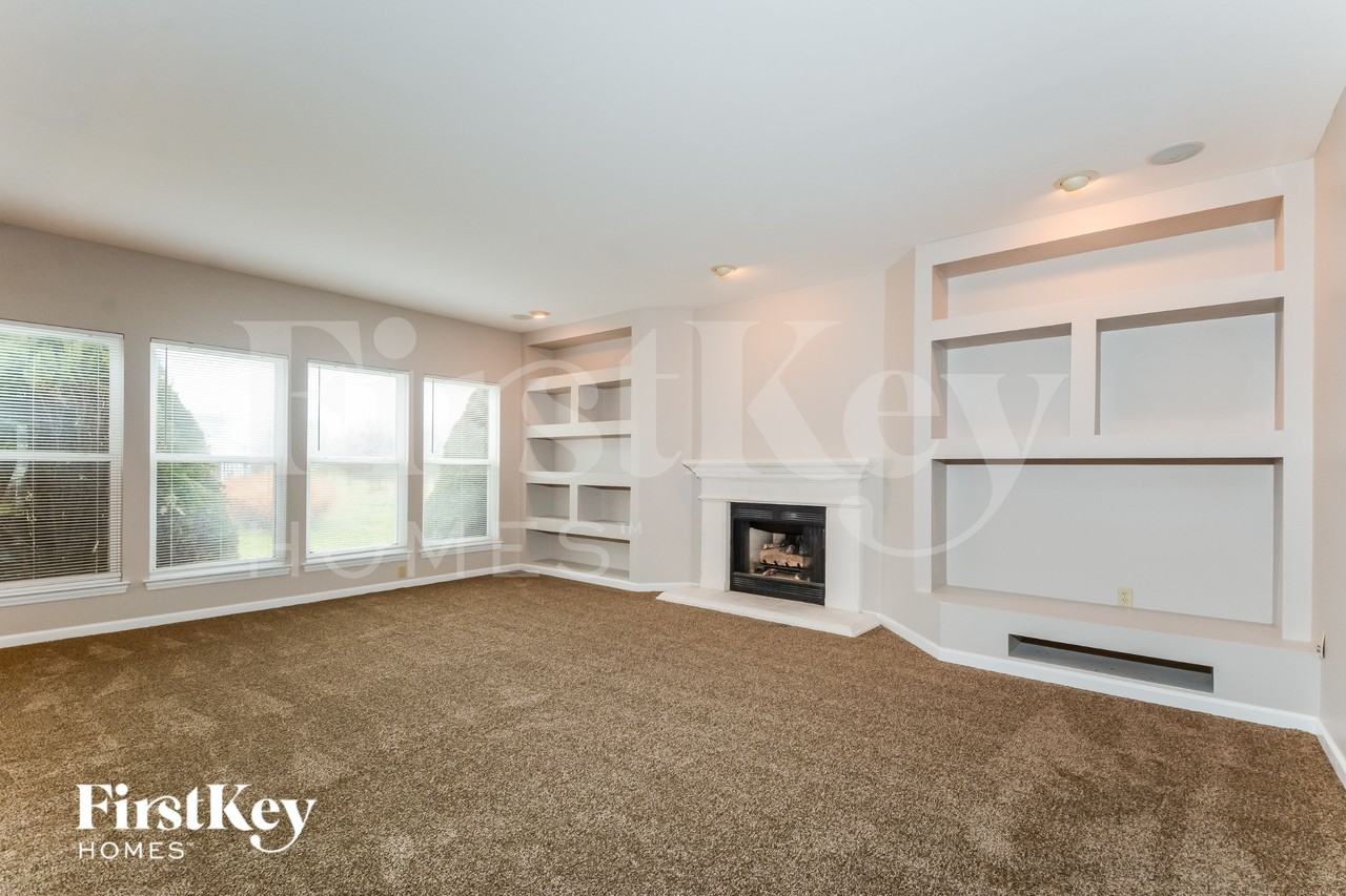 218 Greenshire Ln - Photo 4 of 16
